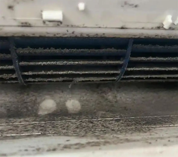 曲靖市空调吹的风有股烧焦味是怎么回事